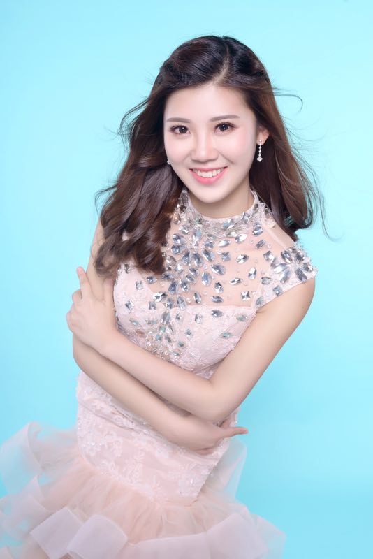 光华通讯社主持人彭璐莎